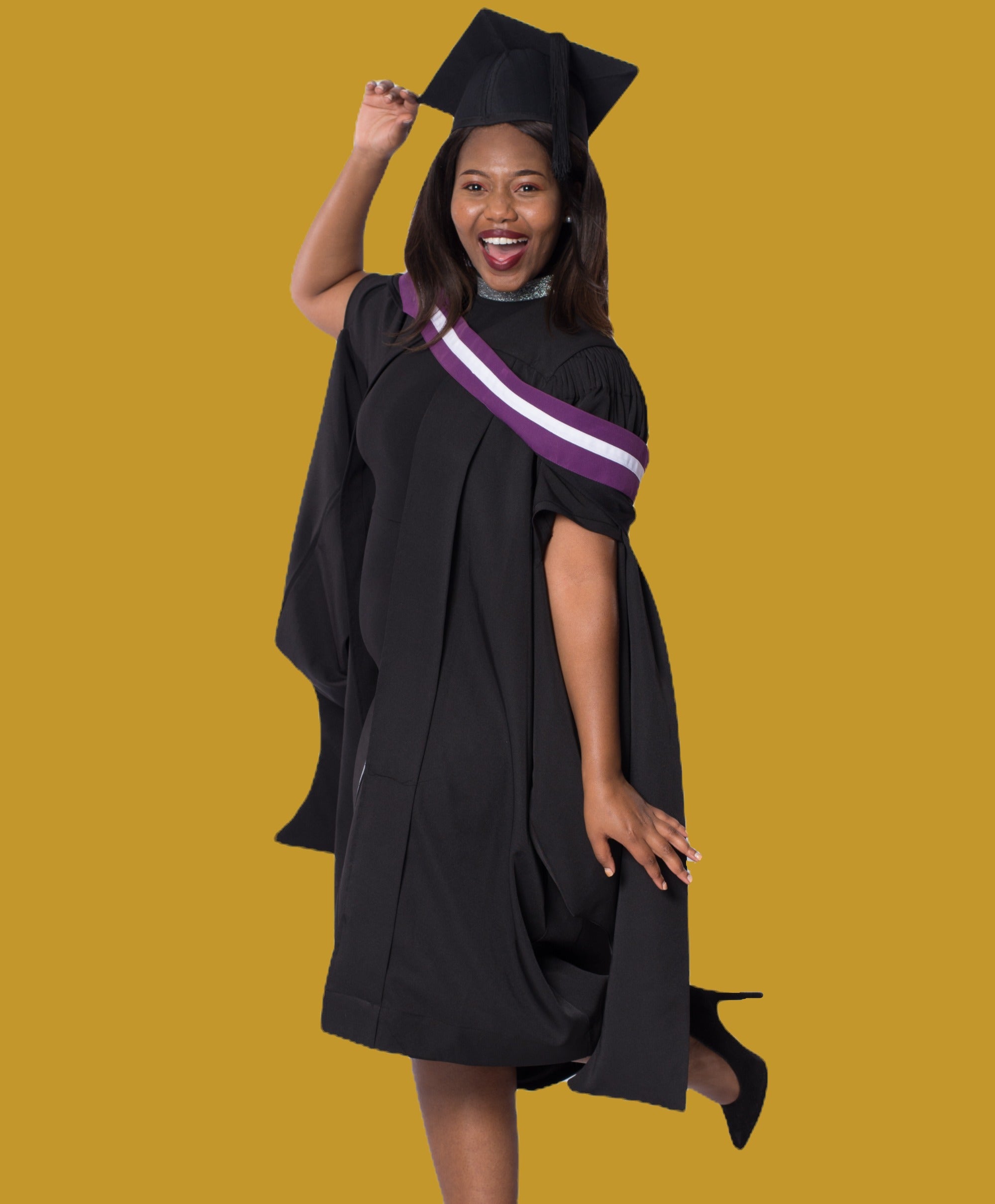 University of Bedfordshire - Ba | Graduation gown, Graduation attire, Gown  hire